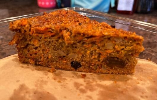 Pain de petit-déjeuner aux carottes et aux raisins secs, sans gluten, sans soja et sans produits laitiers