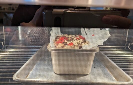 Glutenfreier, sojafreier, milchfreier Obst- und Nusslaib für die Feiertage