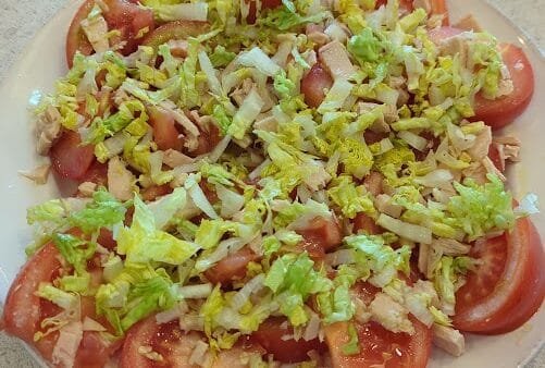 Simple Tuna Tomato Lettuce Salad