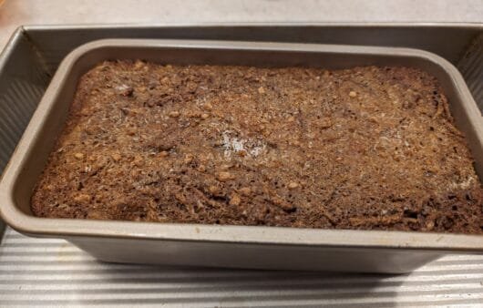 Pain aux bananes aux graines sans gluten, sans produits laitiers et sans soja