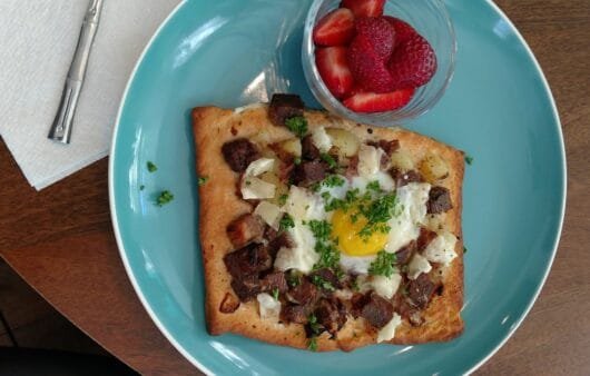 Hearty Breakfast Flatbread with Egg & Steak (Gluten-Free, Soy-Free, Dairy-Free)