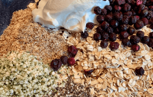 Bol de smoothie aux baies et à la banane