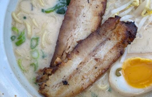 Ramen crémeux au porc et à la poitrine de porc, sans gluten et sans produits laitiers