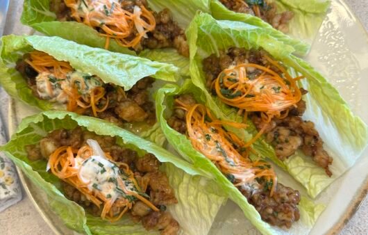 Wraps de laitue au poulet d'inspiration asiatique