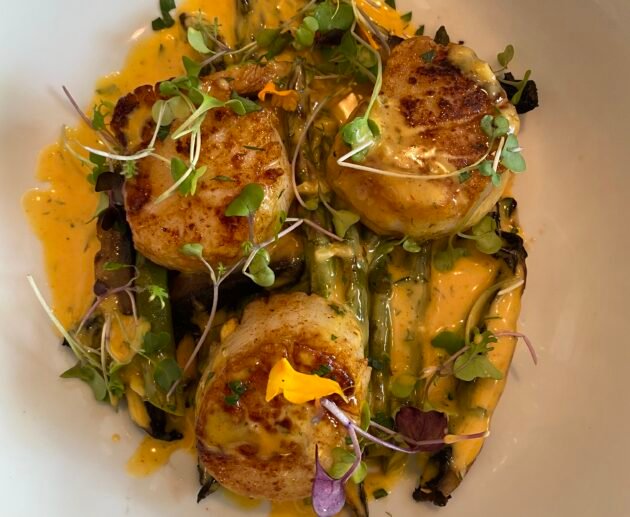 Seared Scallops with Grilled Asparagus and Creamy Saffron Sauce