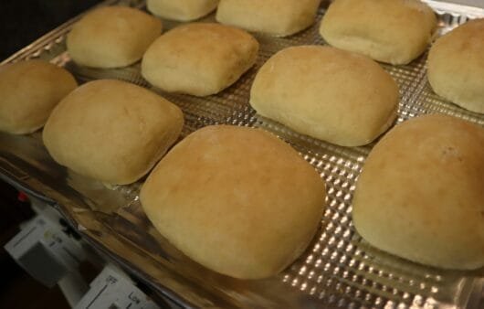 Les meilleurs mini-burgers végétaliens sur pains levés (option sans gluten, sans produits laitiers, sans soja)