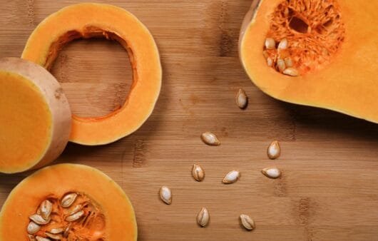 Recette de courge butternut Hasselback au dukkah de chanvre (sans gluten, sans produits laitiers, sans soja)