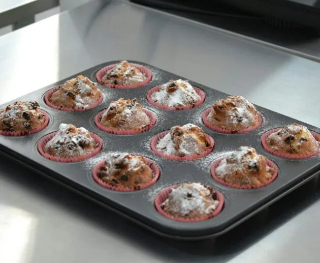 Muffins paléo au crumble aux fraises, à la citrouille et aux amandes du Dr Igor (sans gluten, sans produits laitiers, sans soja)