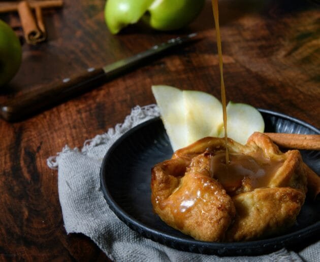 Raw Apple Tart Recipe (Gluten-Free, Dairy-Free, Soy-Free)